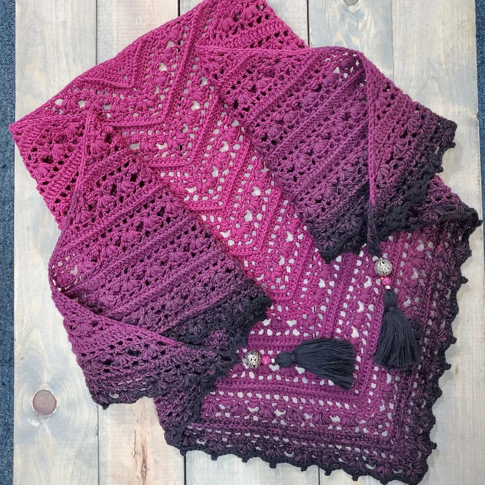 💖 New Handmade Crochet Light weighted Baktus / Shawl / Triangular Scarf